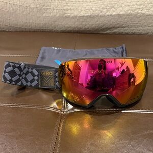 Giro Lusi Women’s Snow goggles with Vibrant Pink and Orange Lens